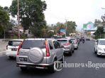 antrean-kendaraan-mengular-kemacetan.jpg