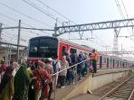 antrean-penumpang-stasiun-bogor.jpg