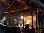 berkunjung-ke-makaaam-malam-hari.jpg