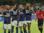 bruno-cantanhede-bersama-para-pemain-persib-bandung.jpg