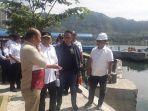 budi-karya-sumadi-saat-meninjau-sejumlah-pelabuhan-di-sekitar-danau-toba.jpg
