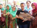 bupati-bogor-ade-yasin-kerudung-merah.jpg