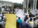 demo-santri-tuntut-fadli-zon.jpg