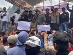 Tampung Aspirasi, Anggota DPRD Temui Massa Aksi di Cigudeg Bogor yang Menolak Penghentian Tambang