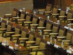 deretan-kursi-kosong-di-gedung-dpr-ri.jpg