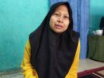 ernawati-orangtua-bayi-kembar-tiga-saat-dikunjungi-oleh-tribunnewsbogorcom.jpg