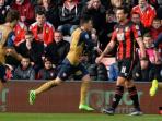 gelandang-arsenal-mesut-oezil_20160208_074439.jpg
