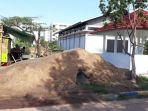 gundukan-tanah-yang-diduga-merupakan-limbah.jpg