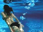 ilustrasi-buang-gas-di-dalam-kolam-renang_20151218_131027.jpg