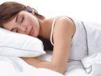 ilustrasi-dengarkan-musik-pakai-earphone-saat-tidur.jpg