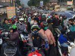 ilustrasi-kemacetan-lalu-lintas-di-jalan-raya-puncak-kawasan-cisarua.jpg