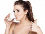 ilustrasi-wanita-minum-air-putih_20160716_112117.jpg