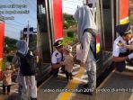 istri-masini-pergi-kondangan-naik-kereta.jpg