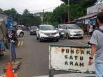 jalan-menuju-puncak-bogor-ditutup-di-simpang-gadog-minggu-3152020.jpg