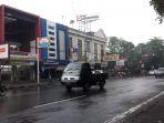 jalan-sudirman-senin-pagi-ujan.jpg