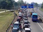 jalur-puncak-weekend-1_20151011_100627.jpg
