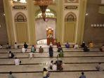 jamaah-mendengarkan-tausiah-di-masjid-raya-kota-bogor-sebelum-pelaksanaan-salat-tarawih.jpg