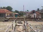 jembatan-di-kampung-parung-sapi-cilogak-desa-sawahkalong.jpg
