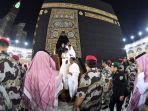 jokowi-masuk-kabah-saat-umroh.jpg