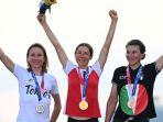 juara-olimpiade-pebalap-sepeda-austria-anna-kiesenhofer-tengah-ternyata-ilmuwan.jpg