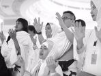 jupe-dan-ria-irawan-umroh_20170611_093122.jpg