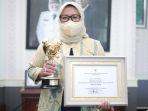 kabuapten-dapet-penghargaan-sama-bupati.jpg