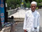 kakek-daskim-sang-manusia-becak-bogor_20151122_210352.jpg