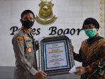 kapolres-bogor-mendapat-penghargaan-dari-kak-seto.jpg