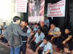 karyawan-pdam-tirta-pakuan-demo-1_20160223_121608.jpg
