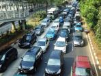 kendaraan-dari-semanggi-menuju-gbk-senayan_20151224_092309.jpg