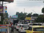 kepadatan-di-jalur-puncak.jpg