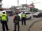 kondisi-kendaraan-di-check-point-psbb-di-simpang-flyover-cibinong.jpg