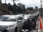 kondisi-lalu-lintas-di-jalan-raya-puncak-bogor-minggu-212022.jpg