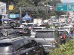 kondisi-lalu-lintas-di-jalan-raya-puncak-kawasan-simpang-gadog.jpg