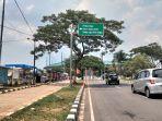 lapak-pkl-yang-berada-di-area-stadion-pakansari.jpg
