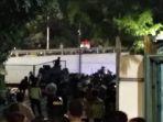 mahasiswa-kepung-polisi.jpg