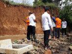 makam-longsor-dekat-kebon.jpg