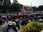 massa-persaudaraan-212-berdemo-depan-bareskrim-polri_20180406_171526.jpg