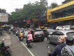 masuk-akhir-pekan-lalu-lintas-di-jalan-raya-puncak.jpg