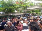 mendikbud-nadiem-makarim-bersalaman-dengan.jpg