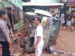 minibus-terjun-lalu-mengantam-rumah-di-Cibungbulang-Kabupaten-Bogor.jpg