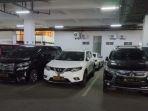mobil-arteria-dahlan-5-plat-nomor-sama.jpg