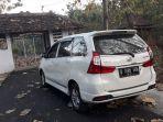 mobil-nyasar-ke-kuburan.jpg