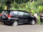 mobil-ringsek-kecelakaan-puncak.jpg