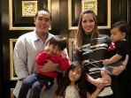 nia-ramadhani-dan-keluarga_20180603_152941.jpg