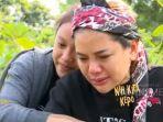 nikita-mirzani-nangis-di-pelukan-anak-setelah-dapat-kejutan-ultah-ungkap-penyesalan-terbesarnya.jpg