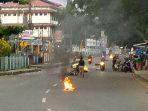 papua-blokade-jalan.jpg