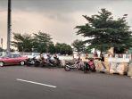 parkir-liar-di-Area-Satdion-Pakansari-Cibinong.jpg