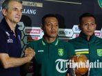 pelatih-arema-fc-milomir-seslija-bersama-kiper-abdul-rohim.jpg