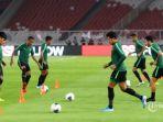 pemain-timnas-indonesia-menjalani-latihan.jpg